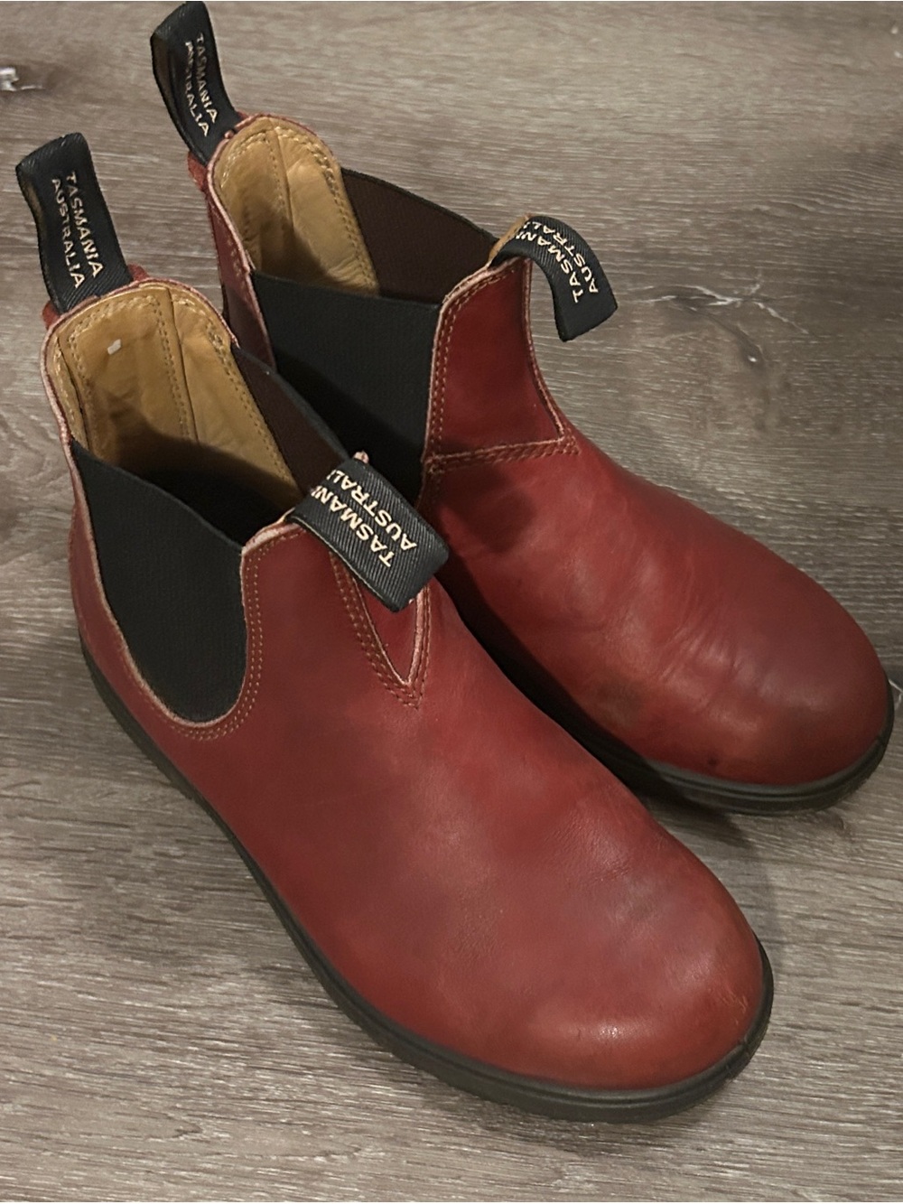 Blundstone Women's Boots in Burgundy/ Red Leather